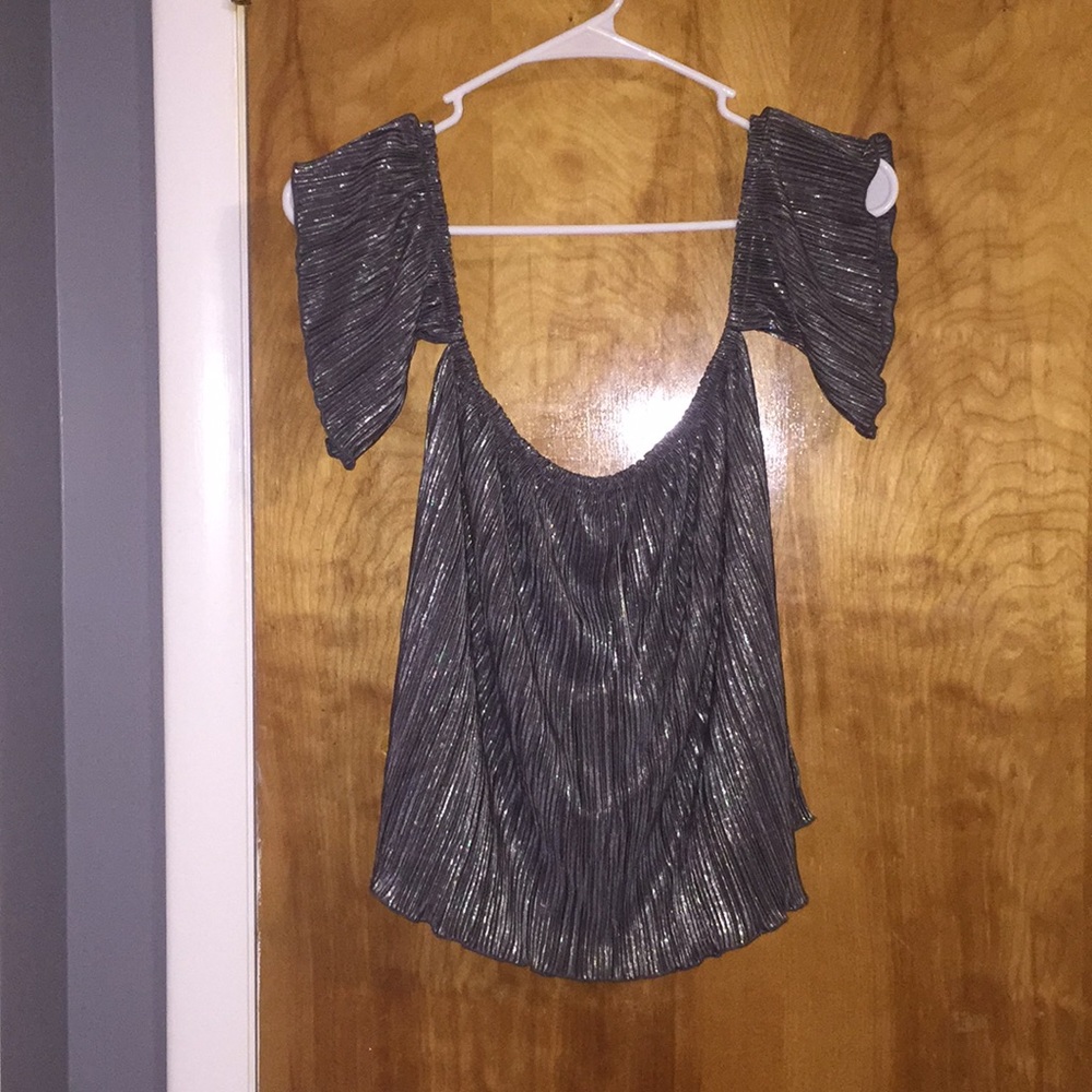 Hollister off the shoulder shirt. Size small.